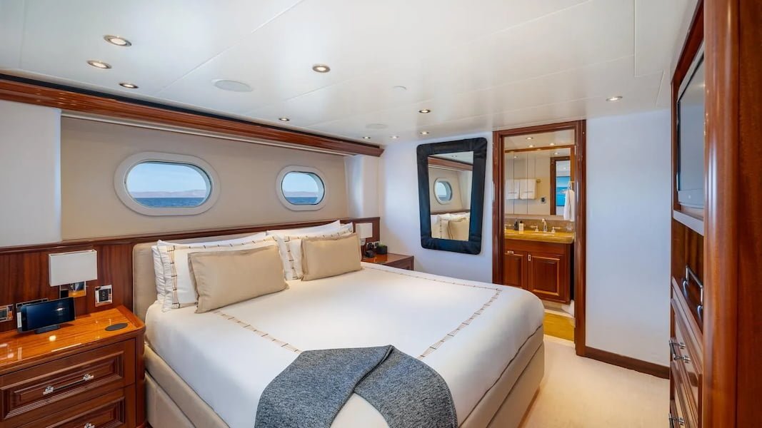 Grand yacht charter for up to twenty guests in Cabo San Lucas